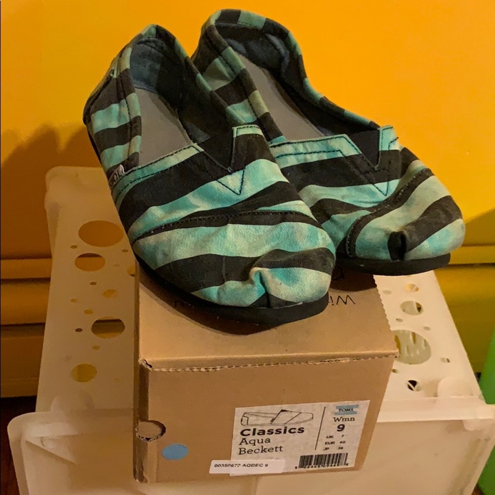 Aqua Beckett vegan Toms